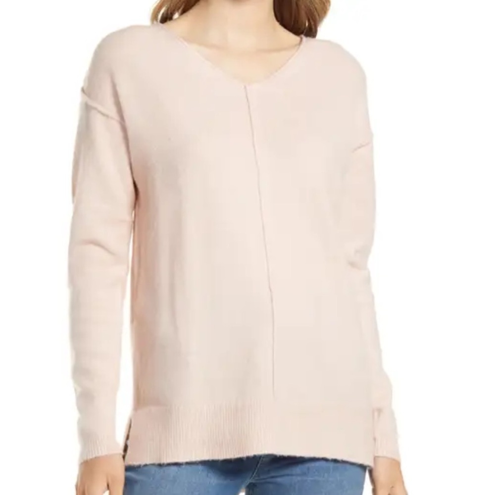 Caslon - Women's High/Low V-Neck Sweater.  Size XL. Light pink